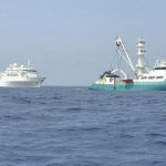 Costa Allegra hace noticia en medio del mar