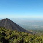 Excursiones insólitas: Volcanes de El Salvador, una aventura entre fumarolas, bosques y piedra volcánica